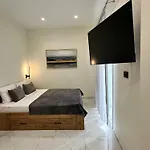 아파트 The Lux Den Of *