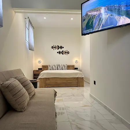 The Lux Den Of Apartment