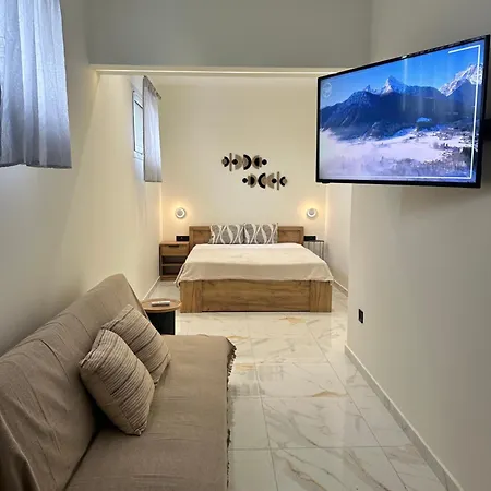 The Lux Den Of Apartment