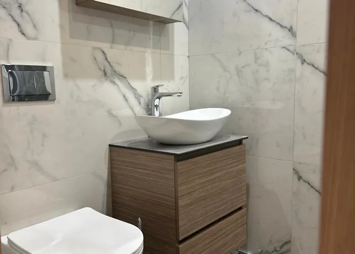 The Lux Den Of * 扎金索斯镇